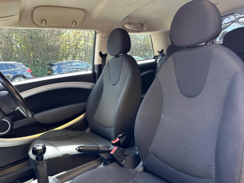 MINI HATCH