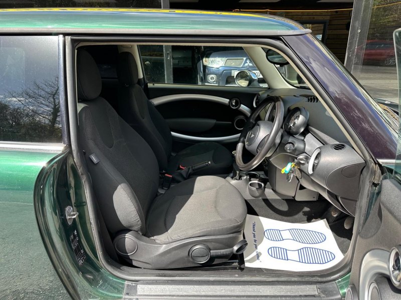MINI HATCH