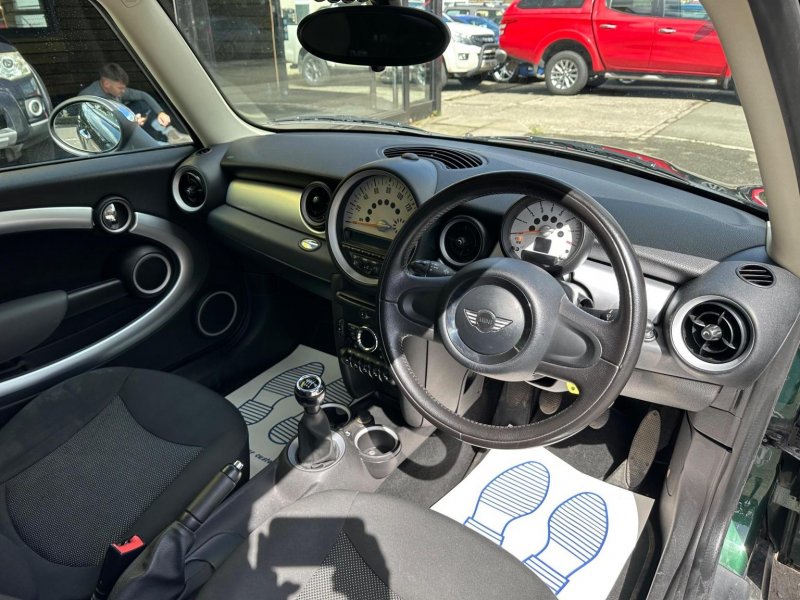 MINI HATCH