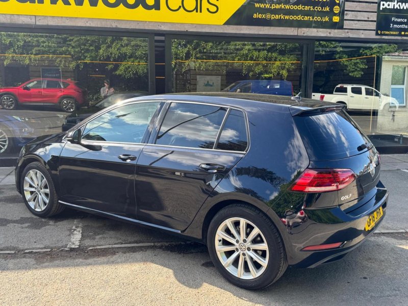 View VOLKSWAGEN GOLF 1.6 TDI S Euro 6 (s/s) 5dr