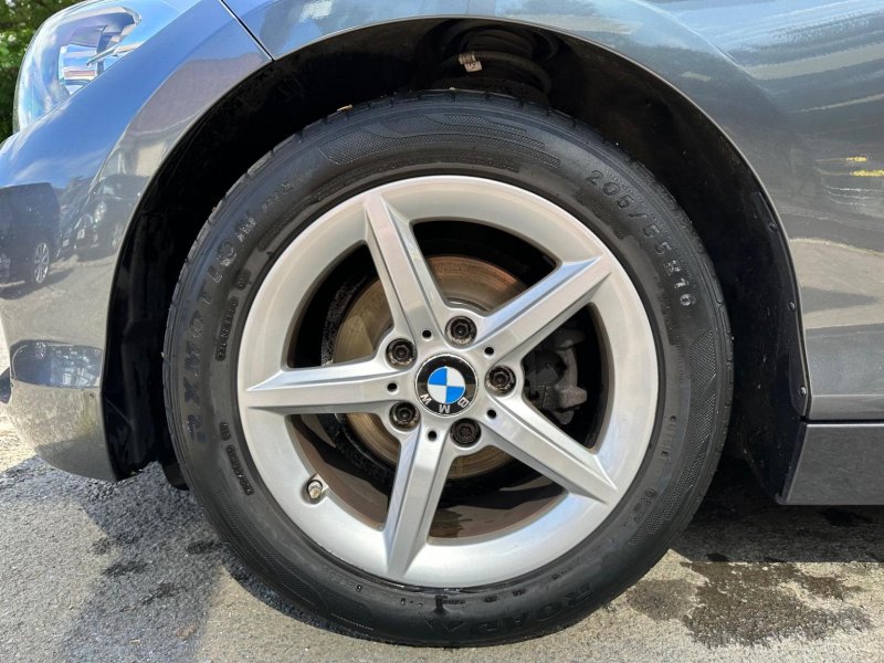 BMW 1 SERIES