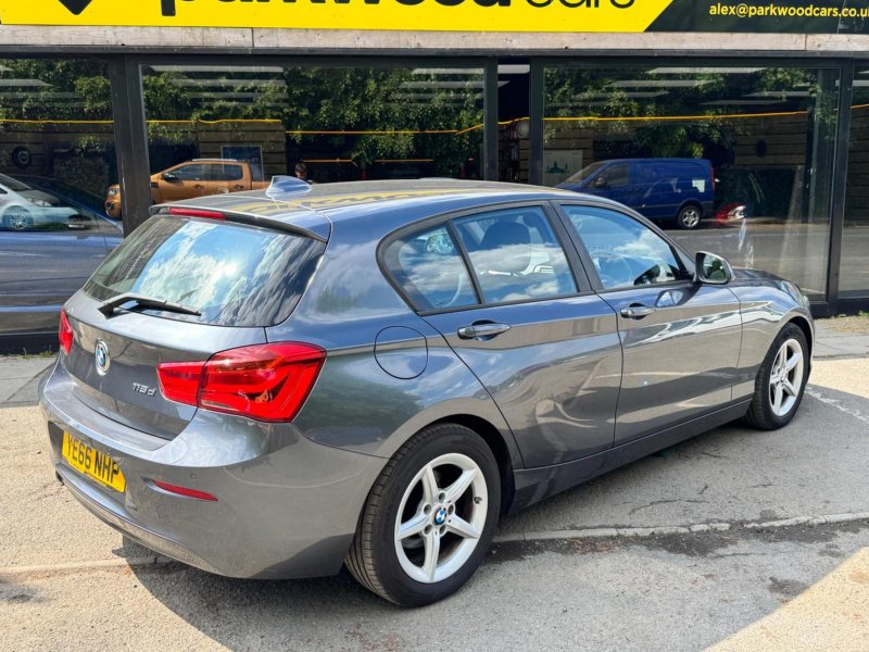 BMW 1 SERIES