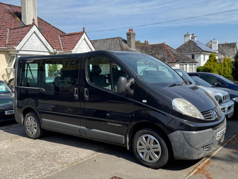 View RENAULT TRAFIC 2.0 TD dCi SL27 L1 H1 4dr