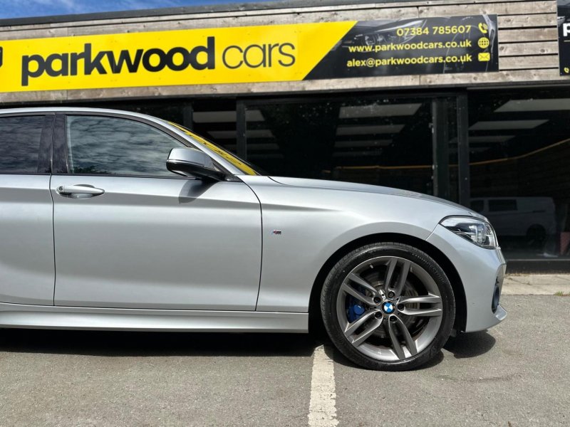 BMW 1 SERIES