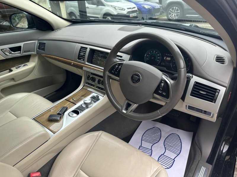 JAGUAR XF